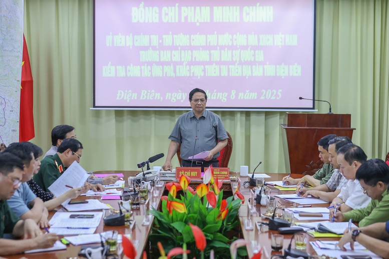 Thủ tướng: Làm mọi cách nhanh nhất có thể ổn định đời sống người dân vùng lũ